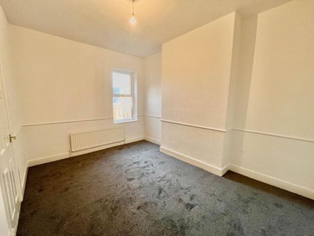 3 bedroom flat to rent - Photo 3