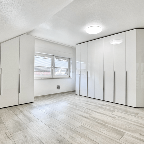 Exklusive 117 qm Luxuswohnung in Ratingen Mitte – Licht & Lebensqualität, Stellplatz, Balkon Küche. - Photo 1