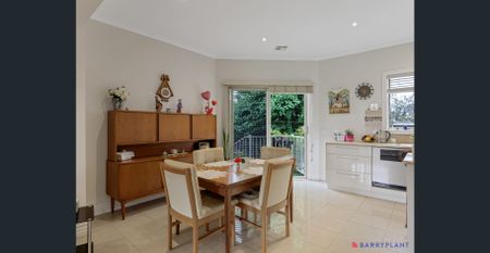 Comfortable, Low-Maintenance Living in the Heart of Cowes - Photo 5