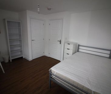 4 bedroom semi-detached house to rent - Photo 3