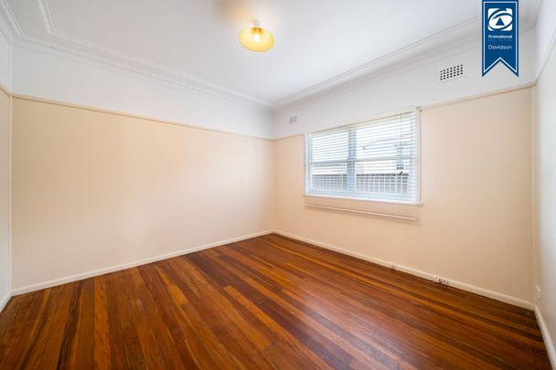 Well-Located 2-Bedroom Home - Water included - Photo 1