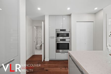 Condo in Vancouver West Side, BC - Photo 4