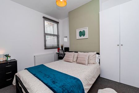 Room in a Shared House, Brading Road, BN2 - Photo 2