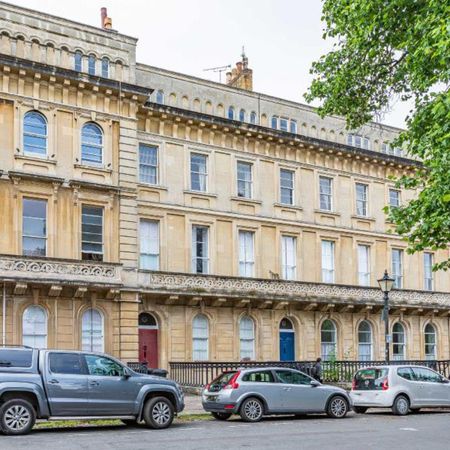 An extremely large flat on Victoria Square with front and back courtyards and massive graden. This flat has a private entrance and is offered furnished.**Video tour available** - Photo 4