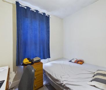 4 bedroom terraced house to rent - Photo 2