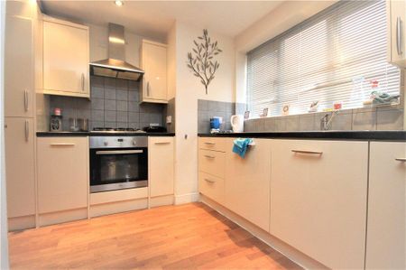 1 bedroom in a house share to rent - Photo 3