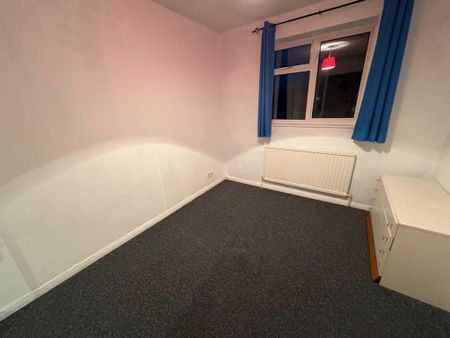 5 bedroom semi-detached house to rent - Photo 4