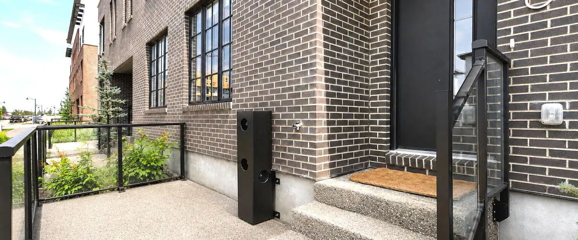 Stylish 3-Bedroom West District Townhome | 1,838 Sq.Ft. | Double Garage | Steps — 3 Bedrooms Townhouse - Photo 1