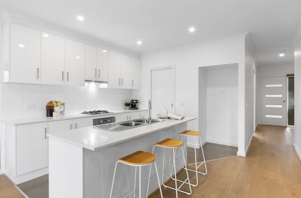 Mooroolbark - Photo 1