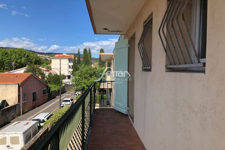 Location Appartement 3 pièces 80m² DRAGUIGNAN 83300 - Photo 2