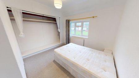 5 bedroom semi-detached house to rent - Photo 2