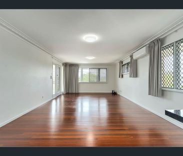 220 Broadwater Rd, Mansfield, Qld 4122 - Photo 6
