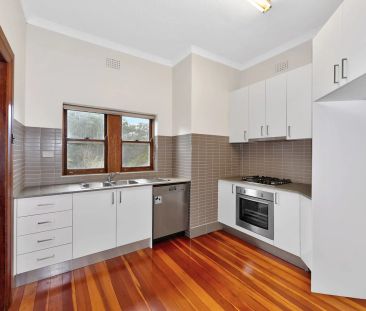 SPACIOUS HOME IN PEACEFUL TREELINED STREET - Photo 2