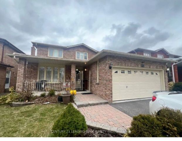 Condo Townhouse For Lease | E9116102 - Photo 1