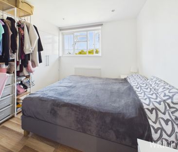 2 bedroom Apartment - Hollybush Lane, Welwyn Garden City - Photo 2