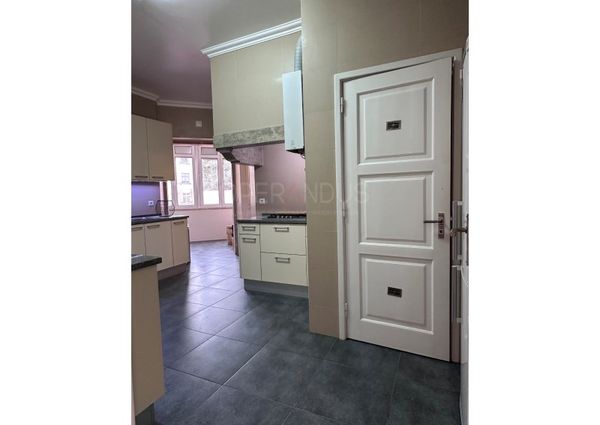 Apartamento T5 em Lisboa