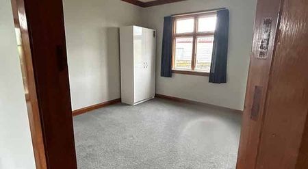 Charming 3BR Home - in zone for Halcombe School - Photo 2