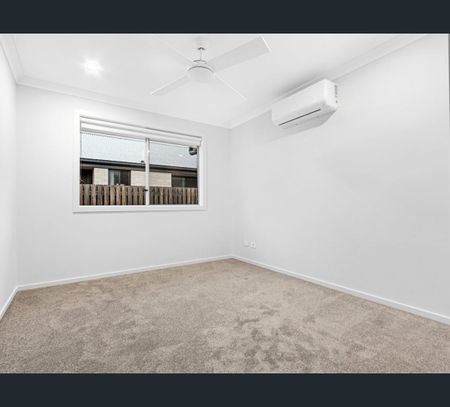 10 Eastminster Street, Eli Waters, Qld 4655 - Photo 4