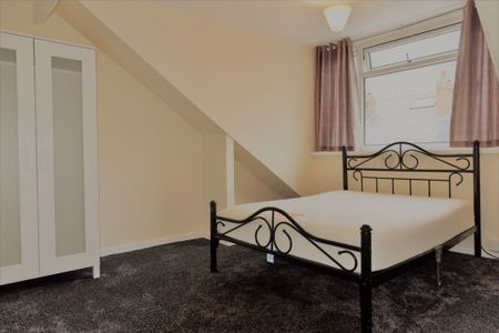 3 bedroom House in Burley Lodge Terrace, Leeds - Photo 3