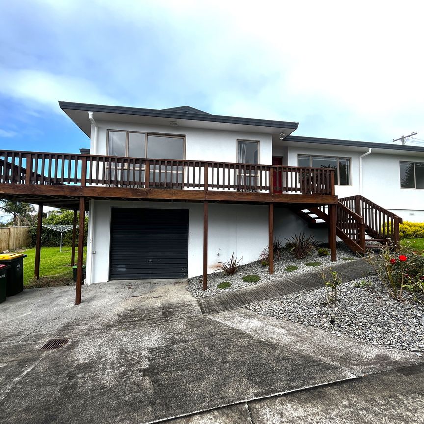 Mcleans Zone - Sea View Vistas Await! - Photo 1