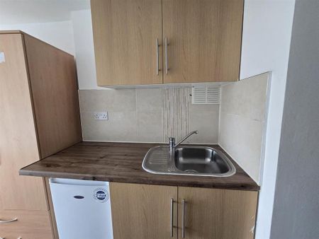 Studio to rent - Photo 3