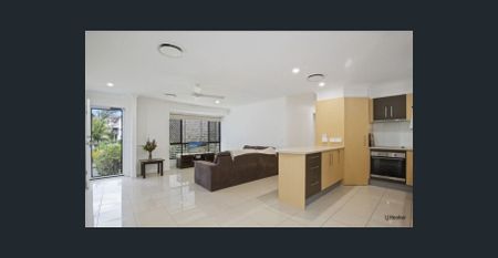 THREE BEDROOM DUPLEX - GREAT LOCATION - Photo 5