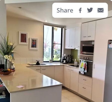 Varsity Lakes - Photo 2