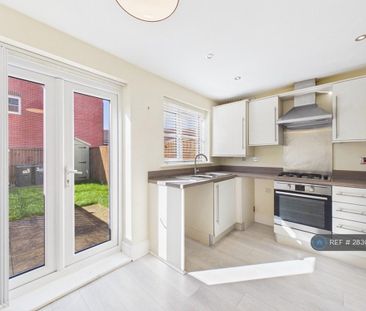 3 bedroom terraced house to rent - Photo 5