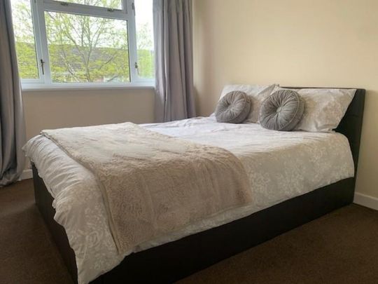 2 bedroom Flat To Let - Photo 1
