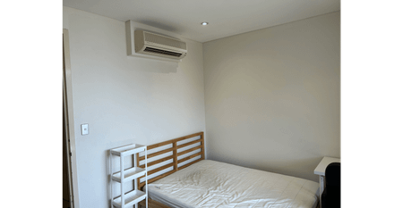 High-Level 3 Bedroom Apartment in Waterloo | Walk to Coles & East Village | Direct Buses to UNSW/USYD/UTS - Photo 4