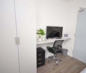 Liverpool Road, Neston - Photo 2