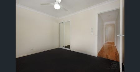 Family Living - Photo 3