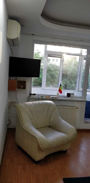 Tineretului etaj 2 decomandat - Photo 1