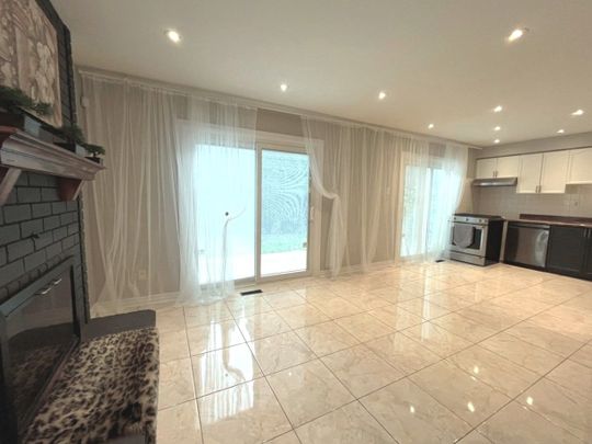 For Lease - 71 Covent Crescent, Aurora, Ontario - Photo 1