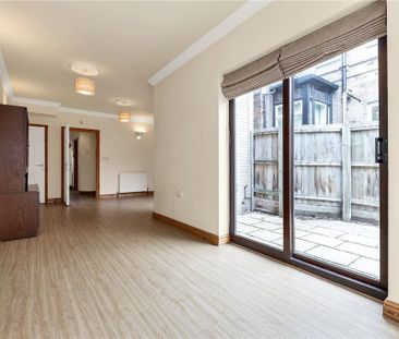 4 bedroom terraced house to rent - Photo 2