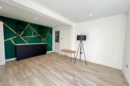 3 bedroom detached house to rent - Photo 2