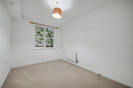2 bedroom ground floor flat to rent - Photo 5