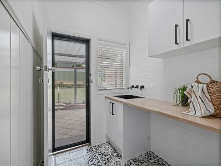 Newly Renovated Home In Sought After East Albury - Photo 5