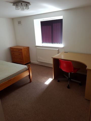 Wynnstay Grove Manchester - Photo 3