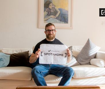 Beautiful room in shared apartment in Clontarf, Dublin - Photo 4