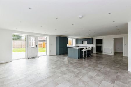 PETERBOROUGH - Photo 5