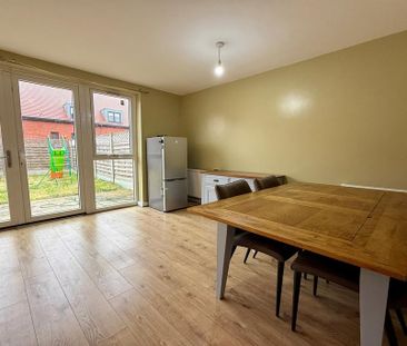 4 bedroom terraced house to rent - Photo 5
