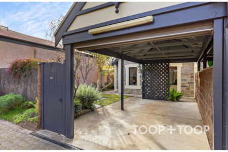 Spacious courtyard home - Photo 3