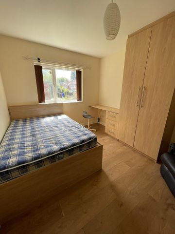 5 bedroom semi-detached house to rent - Photo 3