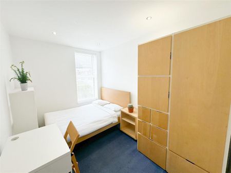 6 bedroom terraced house to rent - Photo 4