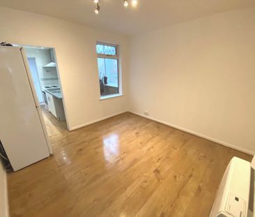 Price £1,740 pcm - Available 17/09/2026 - Unfurnished - Photo 3