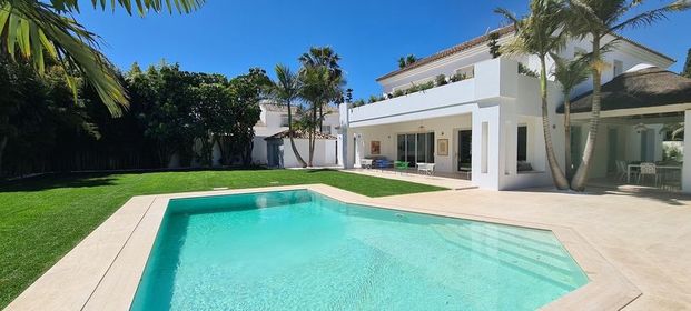 Alquiler de casa o chalet independiente en Urbanización Guadalmina Baja, 181 - Photo 1