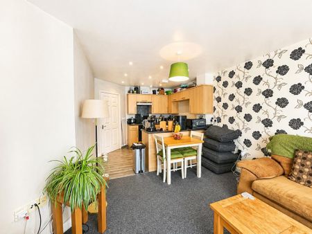 2 bedroom flat to rent - Photo 3