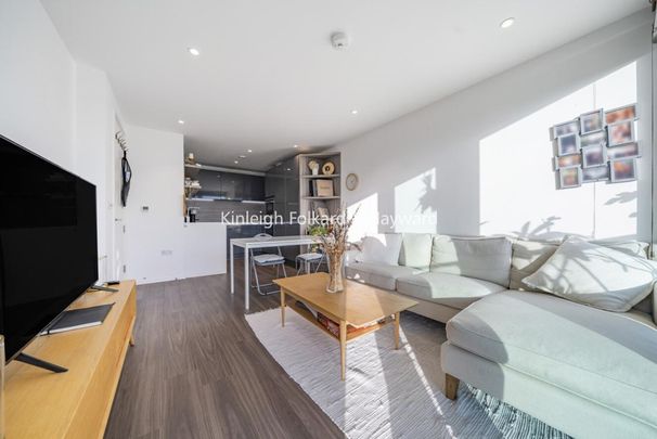 Spectrum Way, Southfields SW18 - Photo 1