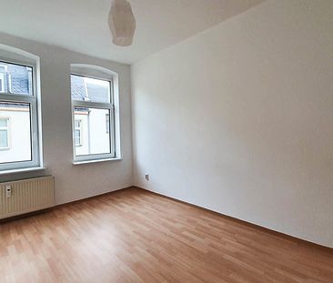 Schicke 2-Raum-Wohnung mit Einbauküche in ruhiger Lage! - Photo 2